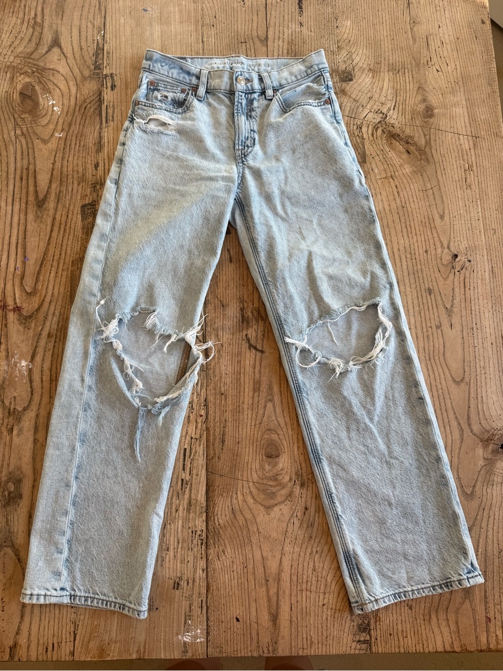 American Eagle Strigid High-Waisted Stovepipe Ripped Jeans Light Wash Size 00